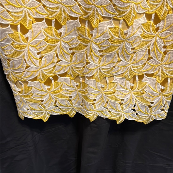 Maggy London Yellow Lace Floral sheath Dress – Size 10 – Excellent Condition - Picture 2 of 7